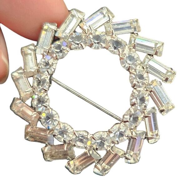 Vintage Rhinestone Ring Brooch - Sparkling Accessory - Picture 1 of 2